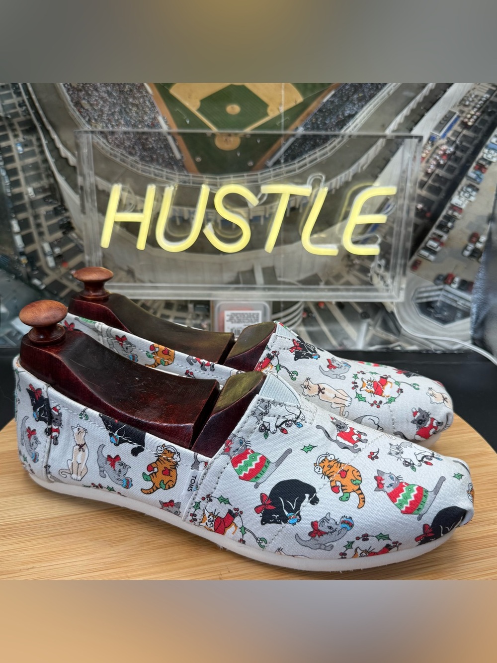 Toms Belmont Holiday Cats Print Light Grey Canvas Slip On Shoes Women’s Size 8.5